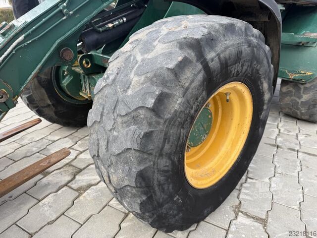 Nakladalnik Caterpillar 906