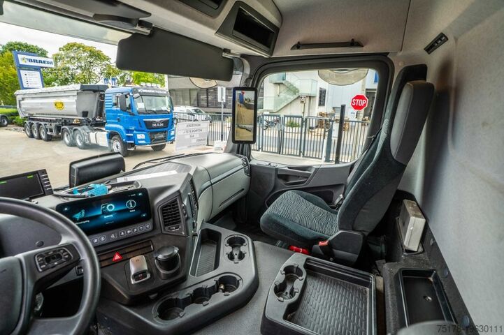 Box body MERCEDES ACTROS 2127 L+DHOLLANDIA 2T.