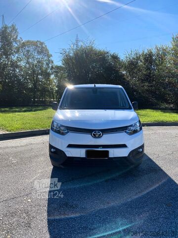 Compacte bestelwagen Toyota PROACE CITY