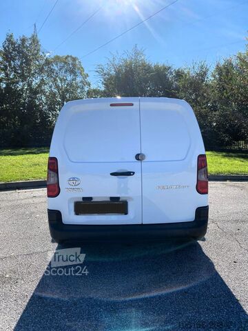 Compacte bestelwagen Toyota PROACE CITY