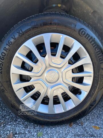 Compacte bestelwagen Toyota PROACE CITY