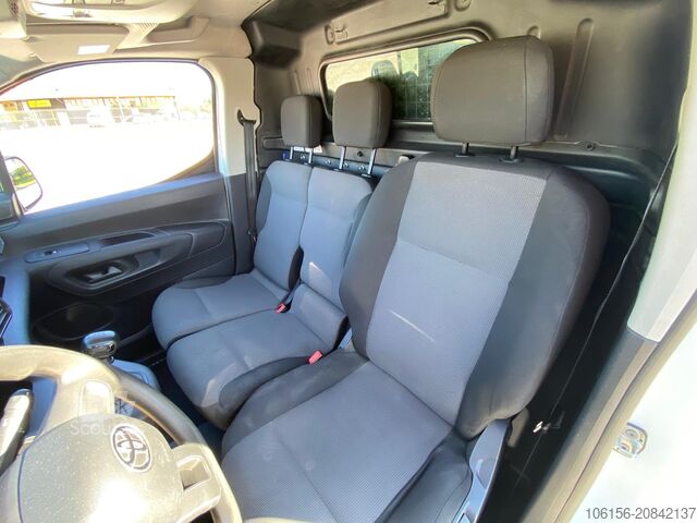 Compacte bestelwagen Toyota PROACE CITY