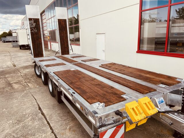Low loader trailer Möslein TT 31  31 t GG Tridem- Tieflader 3 Achs, gelenktNeufahrzeug