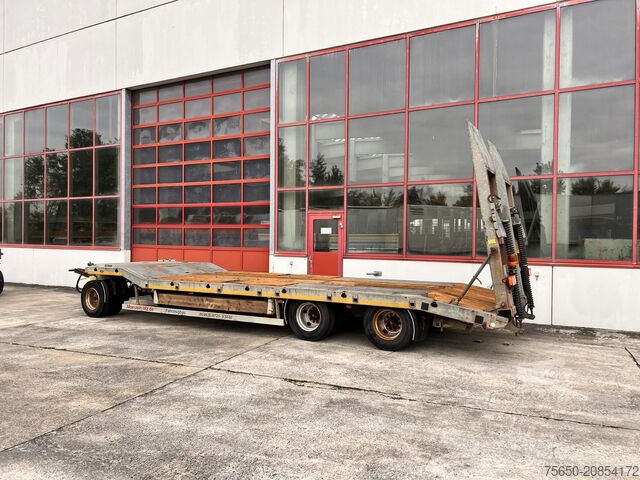 Low loader trailer Möslein TF3 Schwebheim  3 Achs Tiefladeranhänger