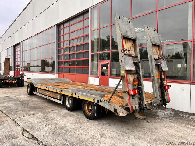 Low loader trailer Möslein TF3 Schwebheim  3 Achs Tiefladeranhänger