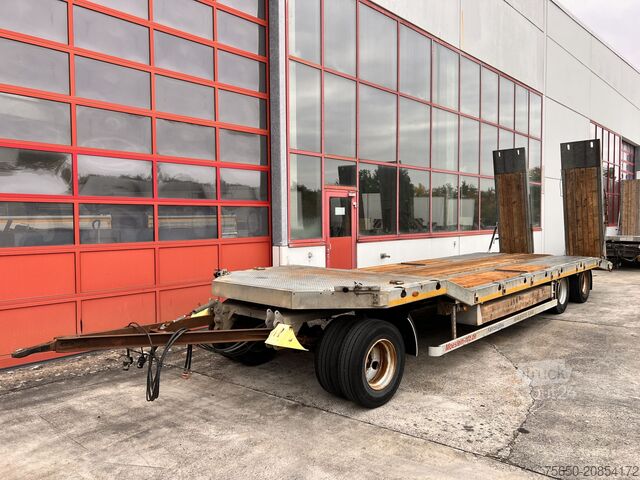 Low loader trailer Möslein TF3 Schwebheim  3 Achs Tiefladeranhänger