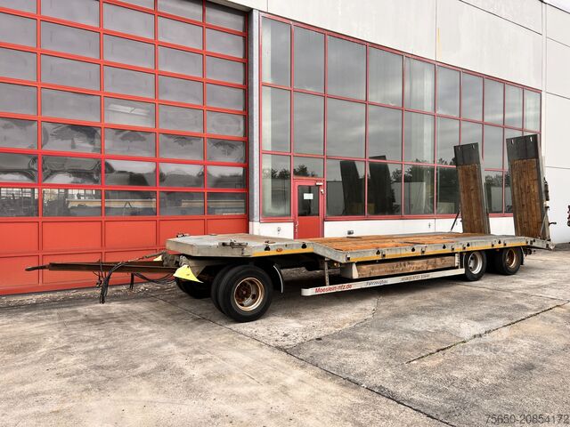 Low loader trailer Möslein TF3 Schwebheim  3 Achs Tiefladeranhänger