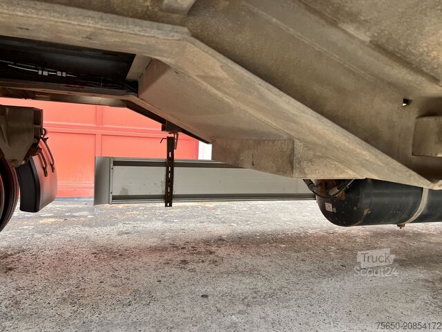 Low loader trailer Möslein TF3 Schwebheim  3 Achs Tiefladeranhänger