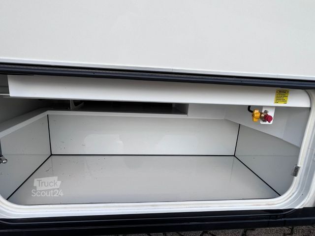 Kamper zintegrowany CARTHAGO chic c-line I 4.9 LE L (MB) - mit Hubbett