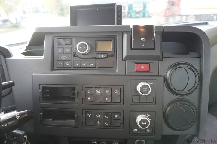 Platforma z žerjavom Renault C380 Comfort 6x4 / Atlas 172.3E crane