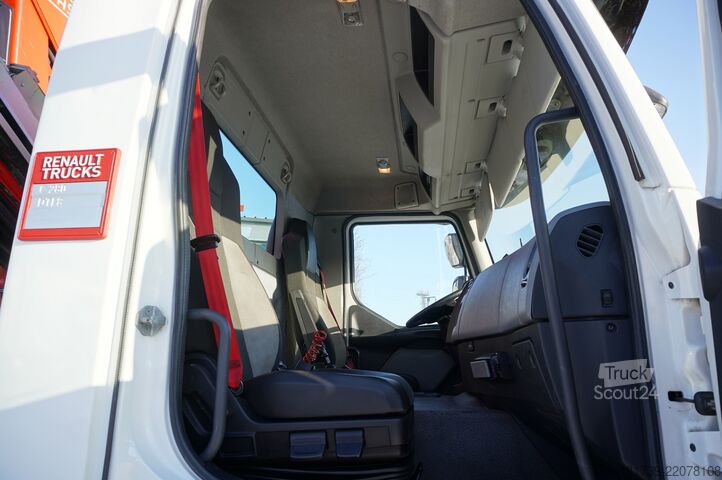Platforma z žerjavom Renault C280 DTI 8 / HDS Fassi F135A.22 / remote