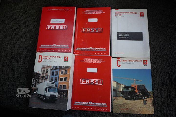 Platforma z žerjavom Renault C320 P4x2 E6 / Fassi 5.6 t / Range 8 m /