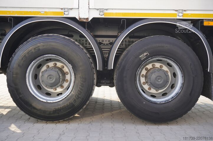 Plataforma con grúa Mercedes-Benz Arocs 2636 6x4/ Fassi F195A.0.24/ 660mth