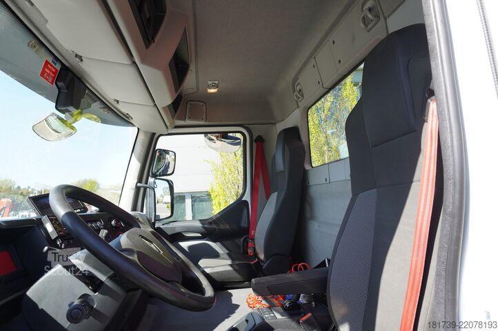 Platforma z žerjavom Renault C280 DTI 8/ FASSI crane F135a.22 /15EPAL