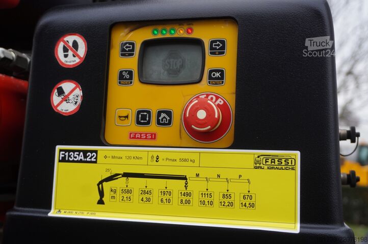 Platforma z žerjavom Renault C280 DTI 8 / FASSI crane 5.6T / 560 mth