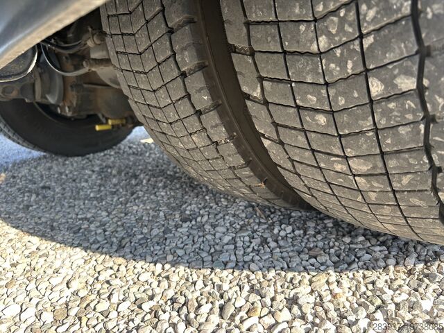 Tovornjak s samooskrbnim vozilom VOLVO FL 250