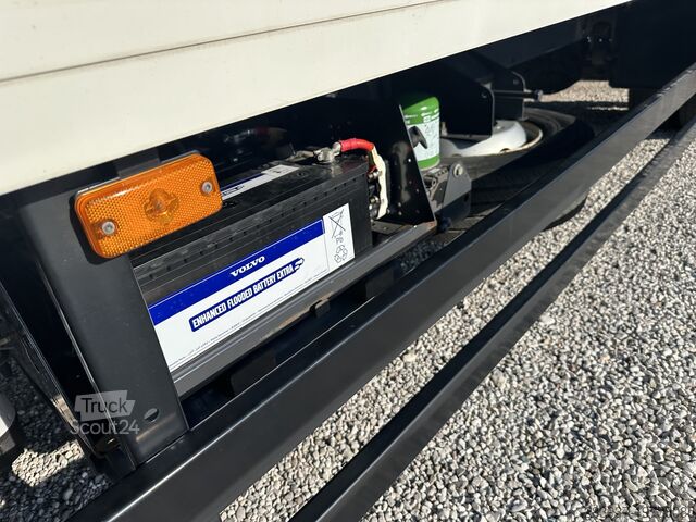 Tovornjak s samooskrbnim vozilom VOLVO FL 250