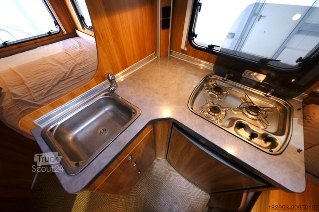 Autorulotă semi-integrată BÜRSTNER Marano T 580/Festbett/Klimaanlage/che