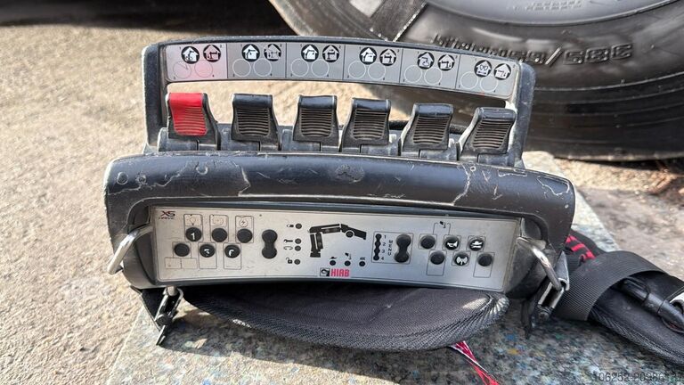 Open laadbak Volvo FM 460 8x4 TRIDEM PRITSCHE + (17.5m)KRAN HIAB 1...