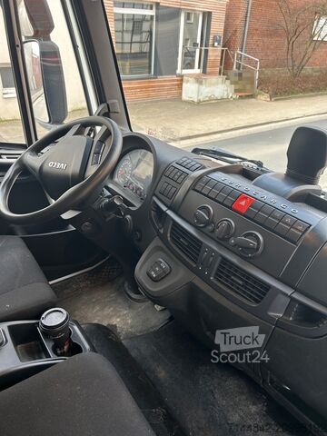 Dobozos teherautó Iveco EuroCargo ML