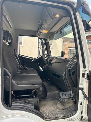 Dobozos teherautó Iveco EuroCargo ML