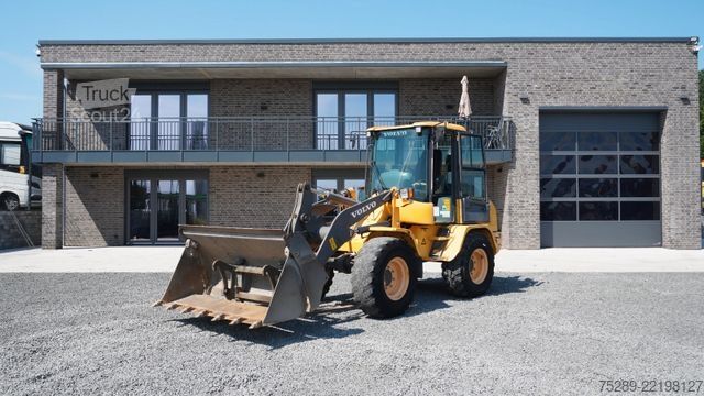 Pala gommata VOLVO L35G Radlader Gabel Schaufel 7200 Kg