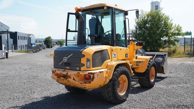 Pala gommata VOLVO L35G Radlader Gabel Schaufel 7200 Kg