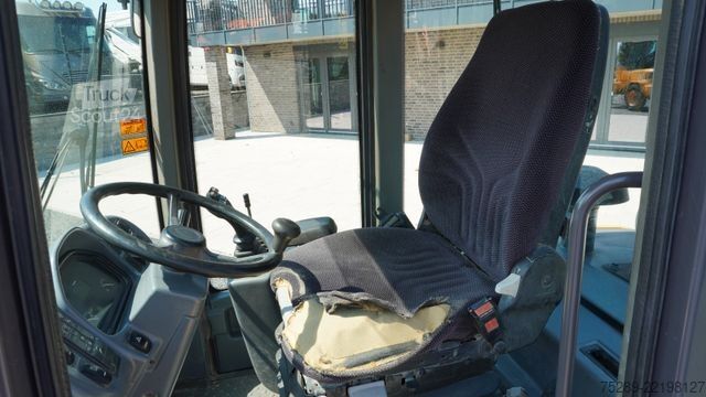 Pala gommata VOLVO L35G Radlader Gabel Schaufel 7200 Kg