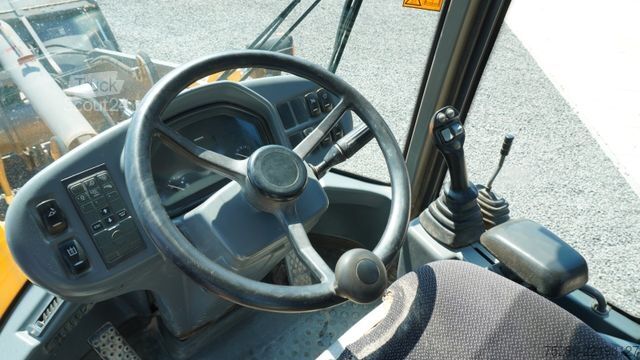Pala gommata VOLVO L35G Radlader Gabel Schaufel 7200 Kg
