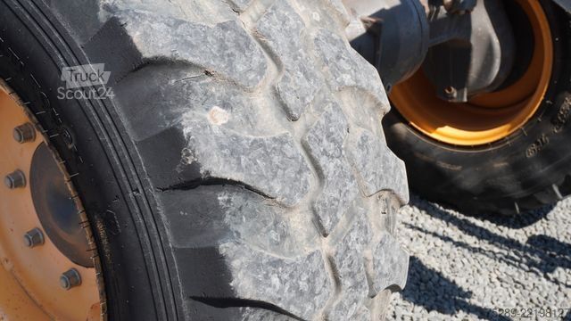 Pala gommata VOLVO L35G Radlader Gabel Schaufel 7200 Kg