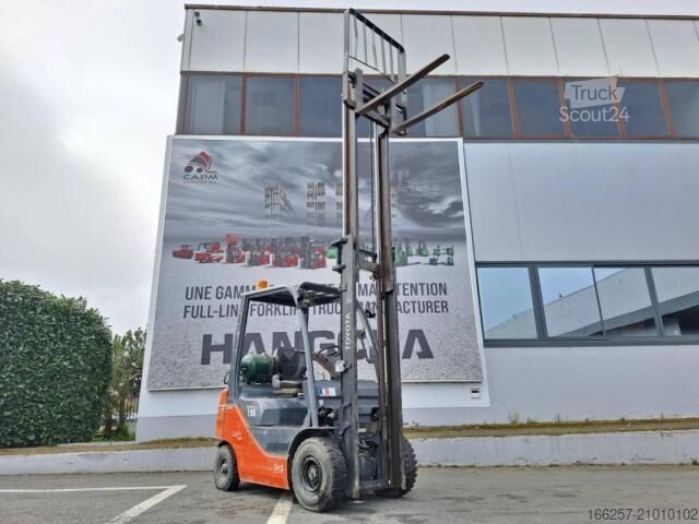 Chariot élévateur frontal Toyota 028 FGF 15