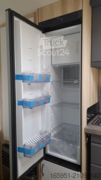 Τροχόσπιτο Hobby De Luxe 490 KMF Modell 2025,  TV-Halter, 1800 kg