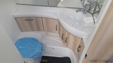 Τροχόσπιτο Hobby De Luxe 490 KMF Modell 2025,  TV-Halter, 1800 kg