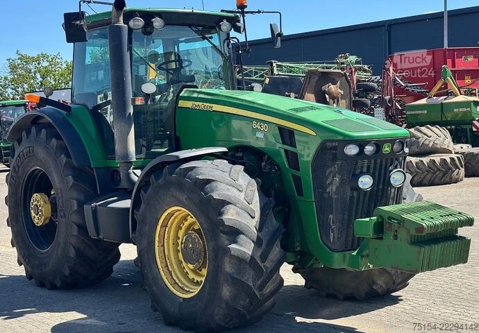 Traktori John Deere 8430