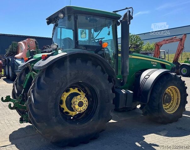 Traktori John Deere 8430
