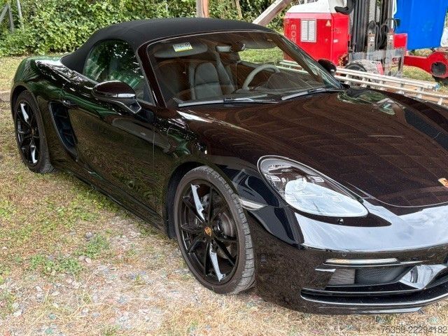 Van PORSCHE 718 Boxster
