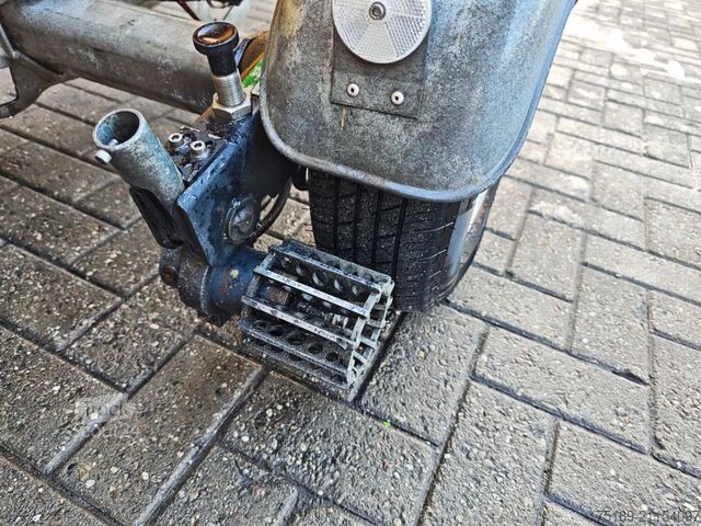 Dvižna ploščad Denkalift JR 12