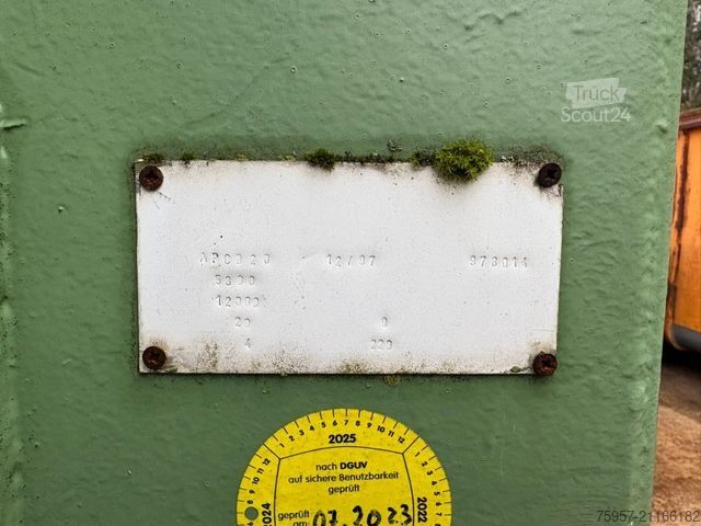 Camión portacontenedores de gancho  Container Presscontainer für Papier