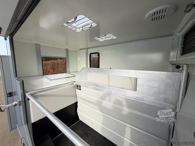 Trasportatore di bestiame Renault Pferdetransporter B-Führerschein 2280KG