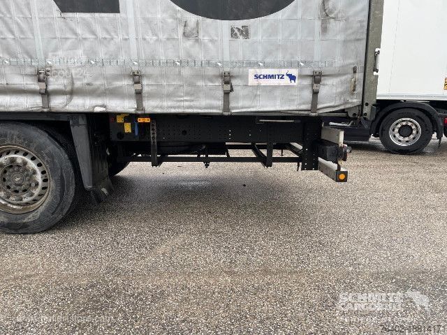 Semi-reboque aberto com lona Schmitz Cargobull Semitrailer Curtainsider Standard