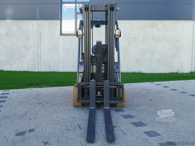 Electric forklift Toyota 02-8FBE20T