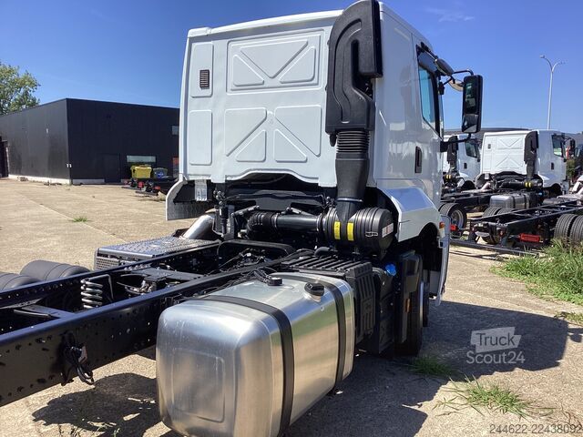 Lastbil med specialbygget lad Ford Ford 4x2 Road 1833 Low Roof Sleeper Cab