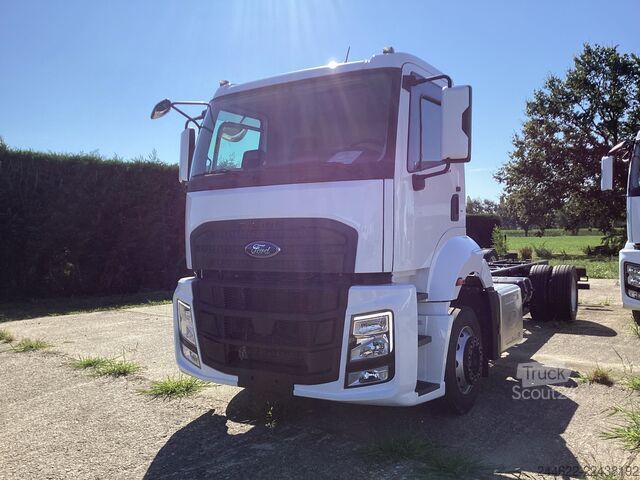Lastbil med specialbygget lad Ford Ford 4x2 Road 1833 Daycab