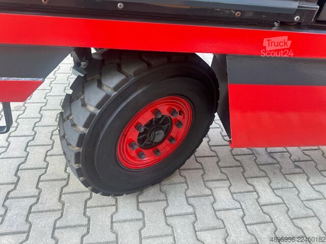 страничен мотокар Linde S50 // 5000 mm // Free lift