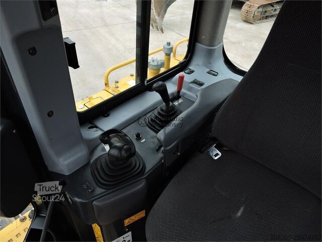 Apisonadora KOMATSU D65 PX ripper available