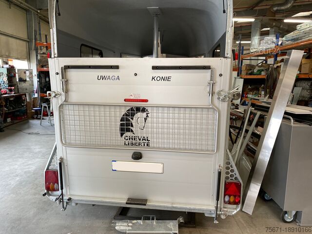 Remolque para caballos Cheval Liberté Gold 3 Premium Sattelkammer Aluräder