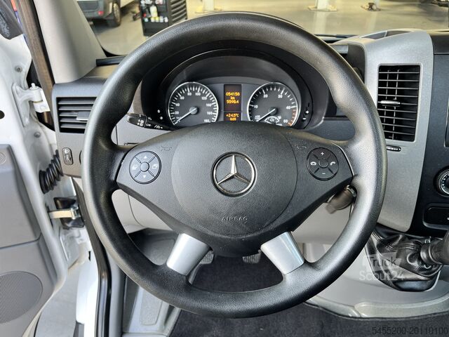 Platformwagen met kraan Mercedes-Benz Sprinter 516 CDI 432 HMF 340 Laadkraan Knijper ...