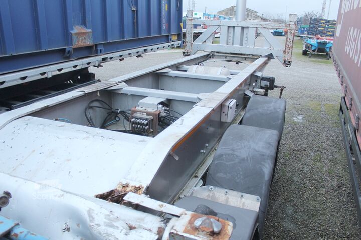 Semiremorcă cu caroserie interschimbabilă Menci semirimorchio ribaltabile 20 piedi 3assi