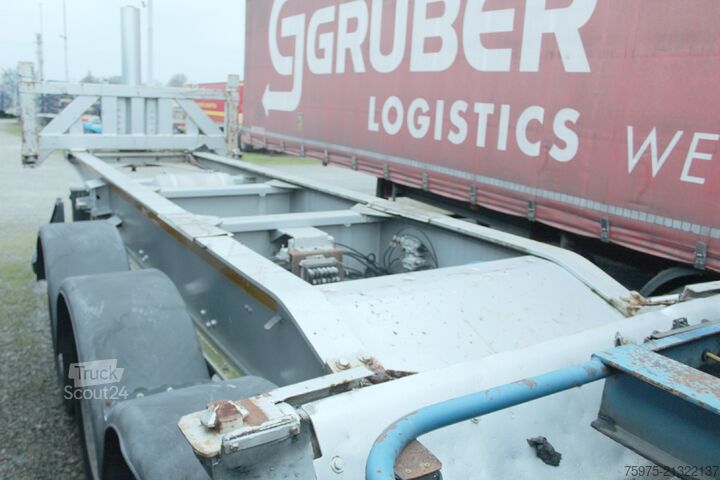 Semiremorcă cu caroserie interschimbabilă Menci semirimorchio ribaltabile 20 piedi 3assi