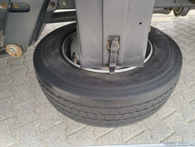 Stumdomas tentas IVECO EuroCargo 75-210 (51) Plane